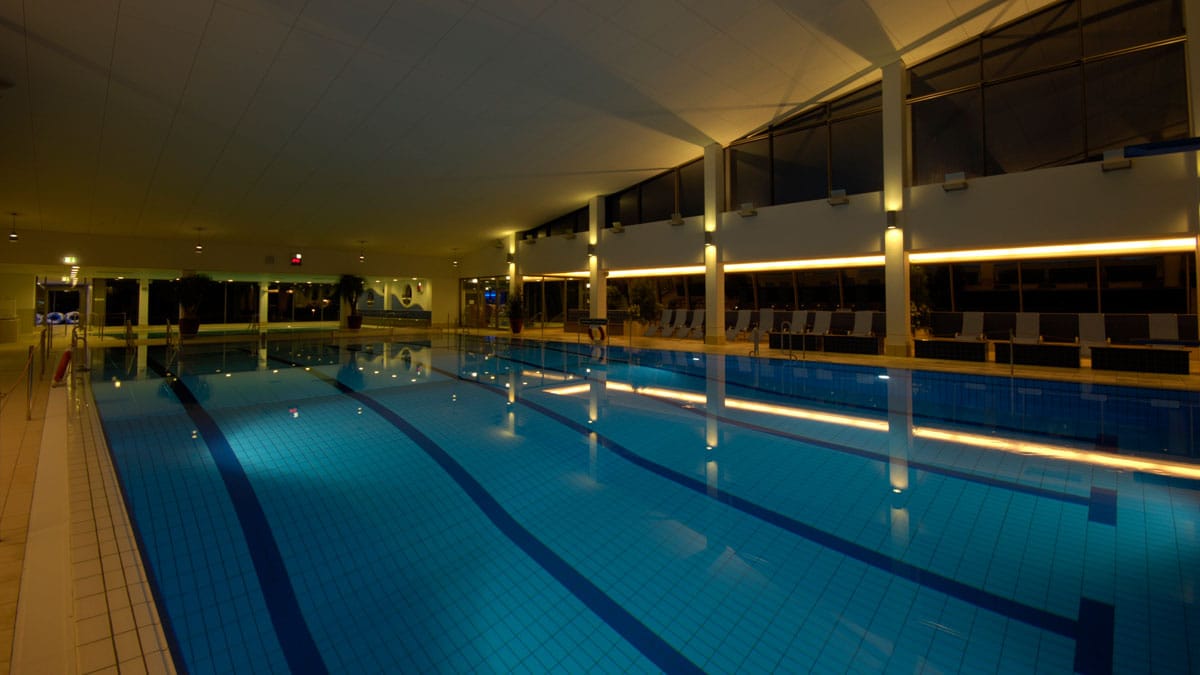 Das Freizeitbad Olpe bei Nacht